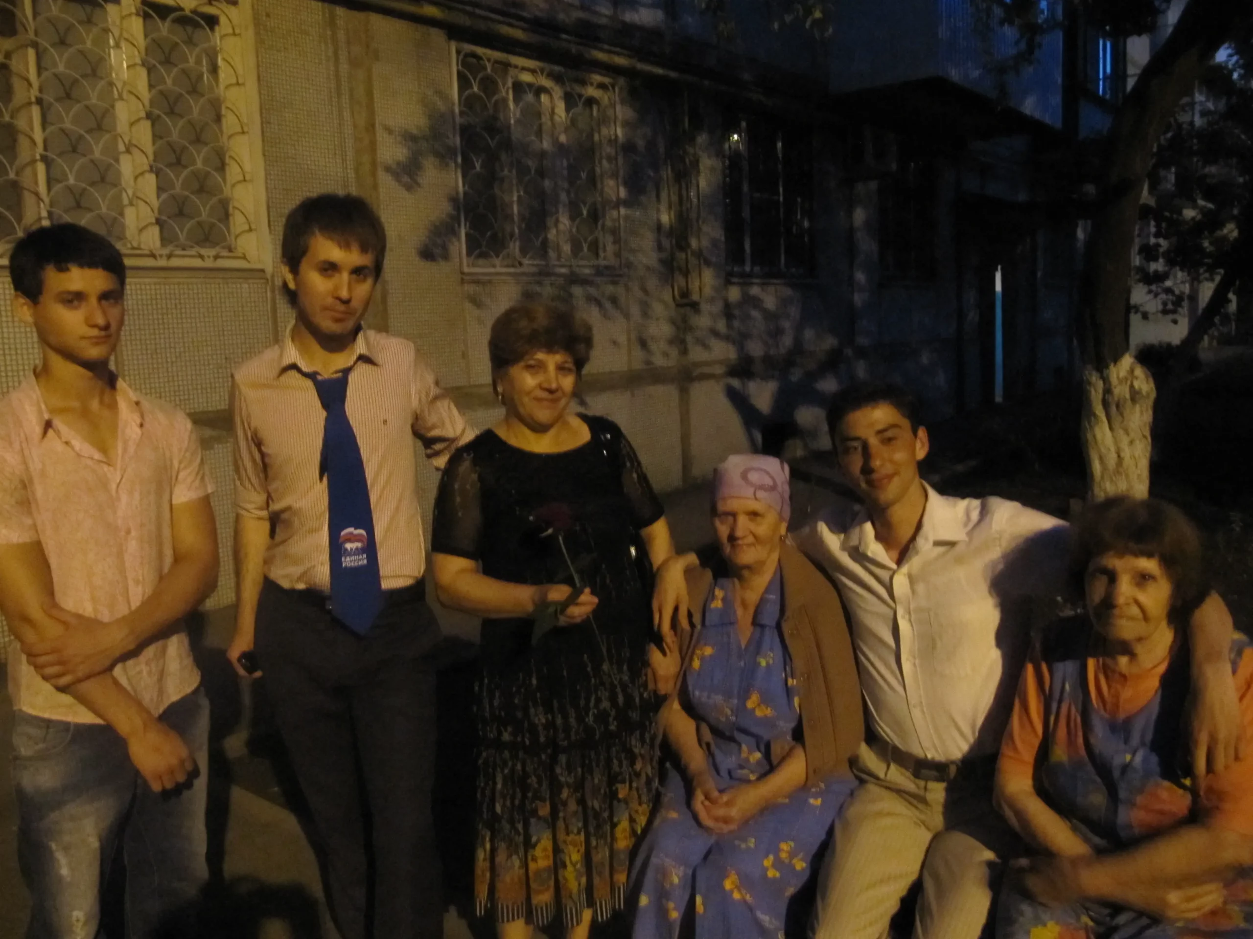 Акция Частица тепла старшему поколению