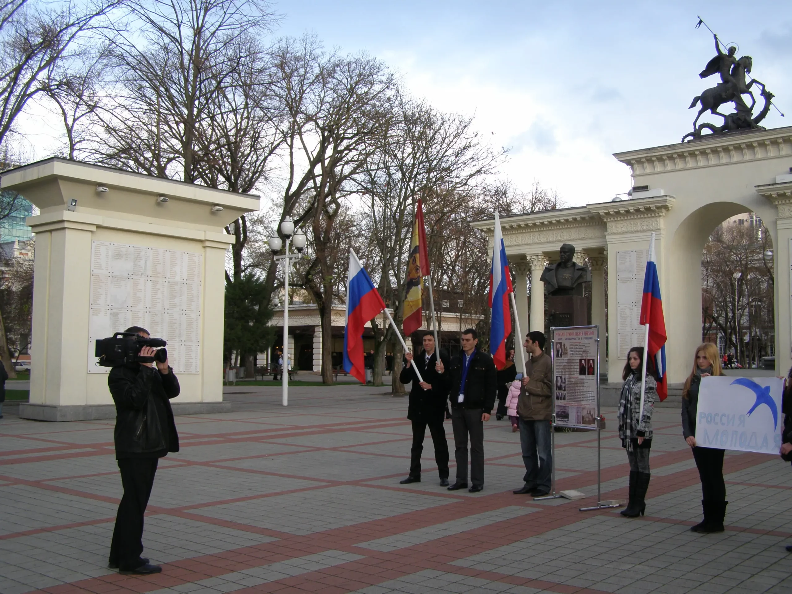 Пикет в честь памяти новомученников и исповедников Российских Пикет в честь памяти новомученников и исповедников Российских